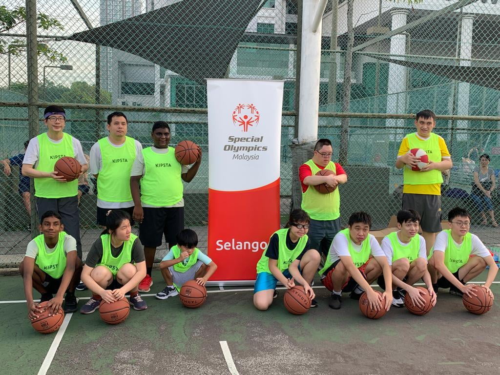 Basketball trial session for athletes with intellectual disabilities